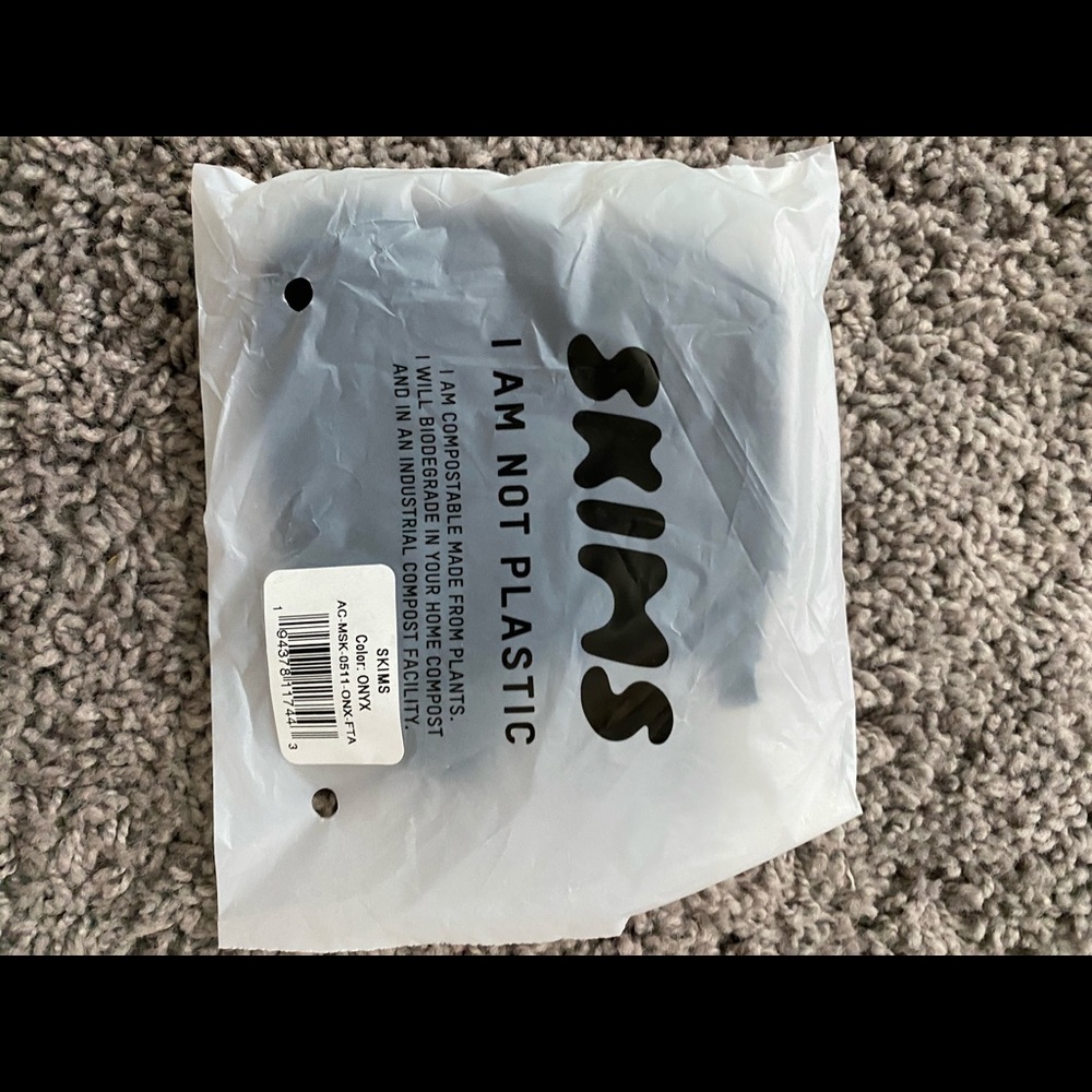 Skims mask Onyx